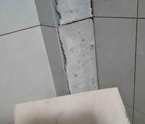 阿勒泰地瓷砖空鼓维修公司分享下厨房瓷砖脱落的补救措施。